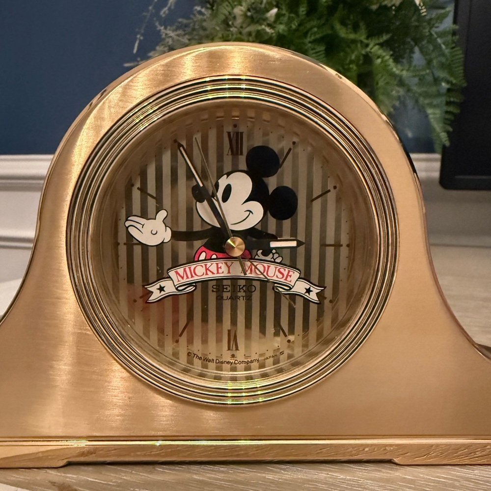 Vintage Seiko Quartz Mickey Mouse Desk Clock